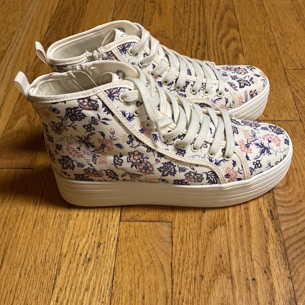 NWT Women’s Thread Cassie (floral) Sneakers, size 8 - Picture 2 of 4